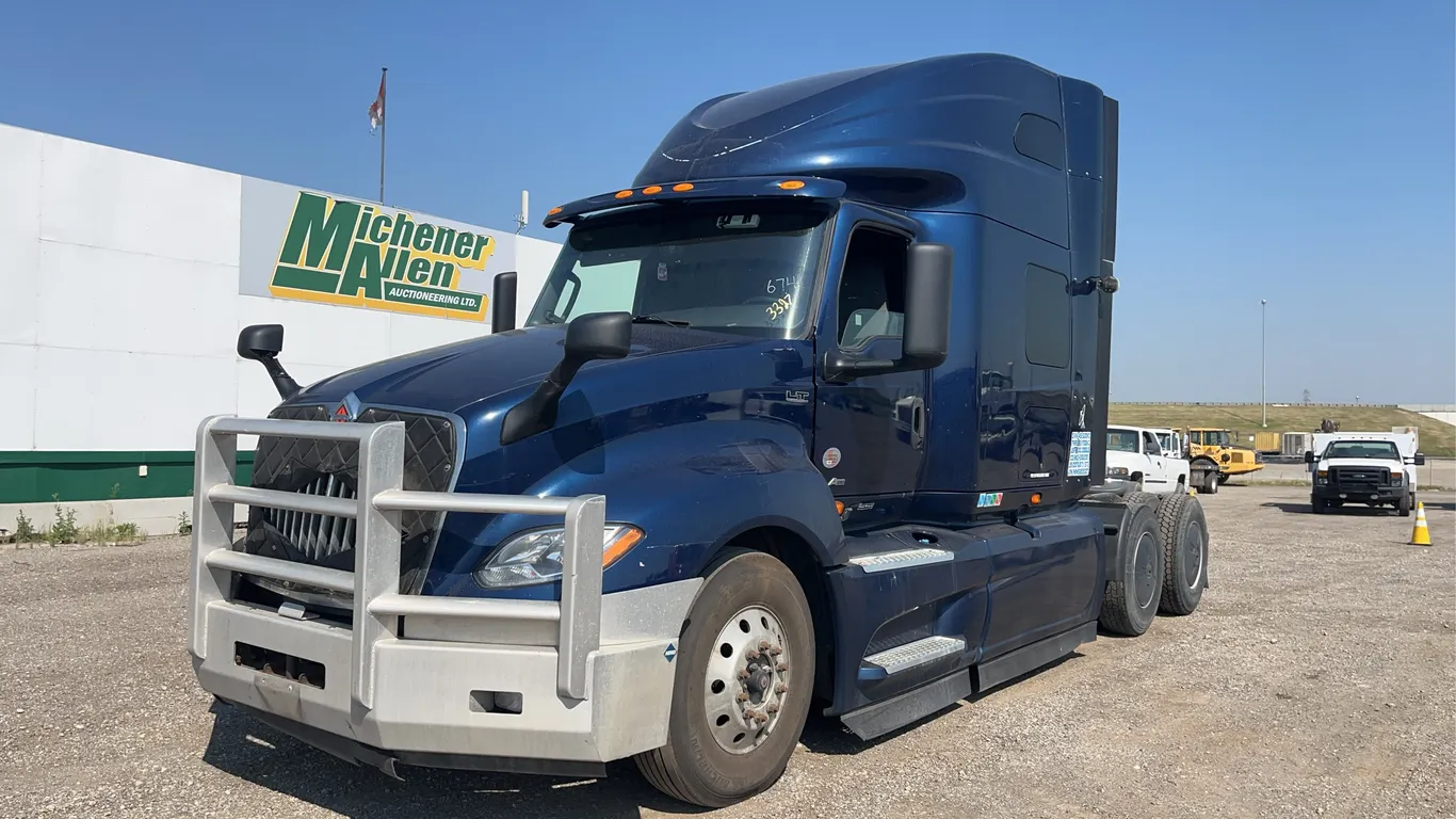 2022 International LT625 T/A Sleeper Tractor