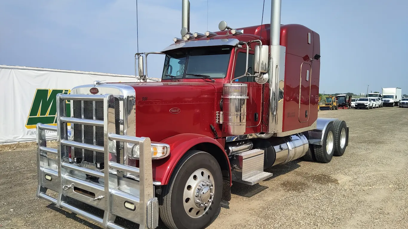 2018 Peterbilt 389 T/A Sleeper Tractor