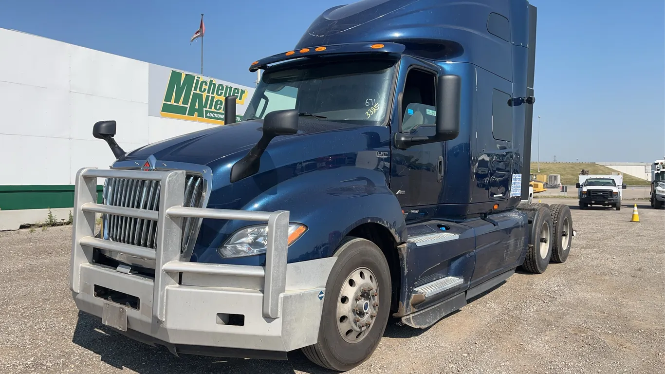 2022 International LT625 T/A Sleeper Tractor