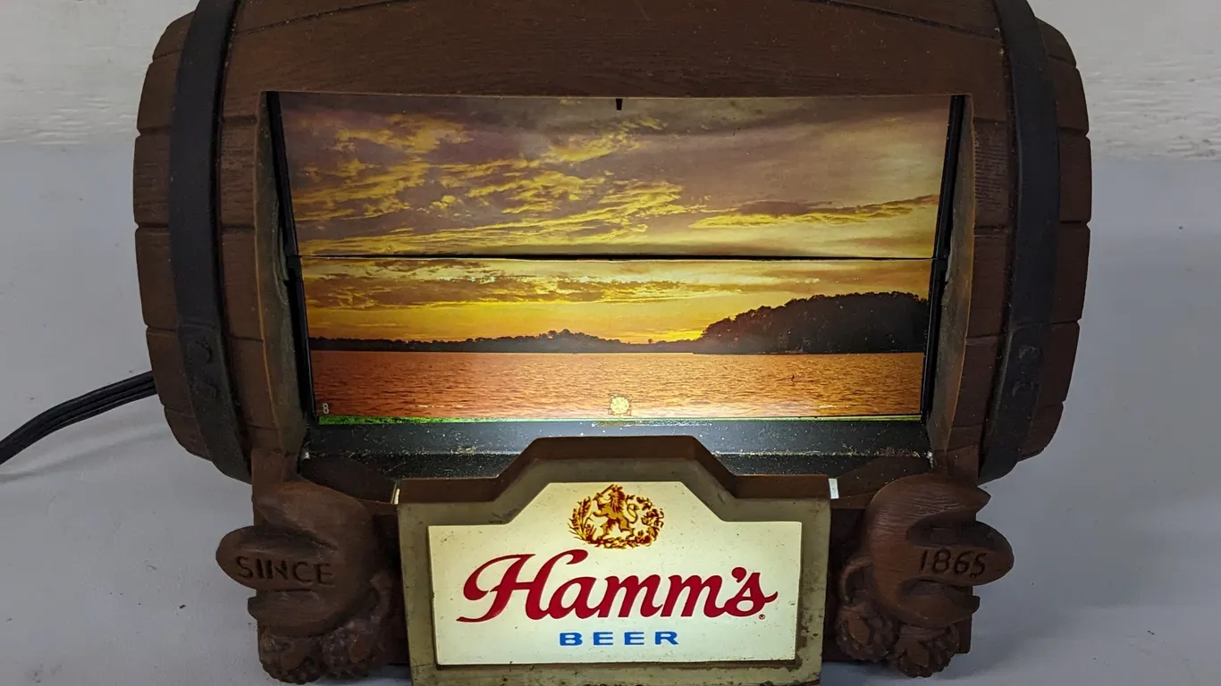 HAMMS BEER BARREL FLIPPER LIGHTED SIGN