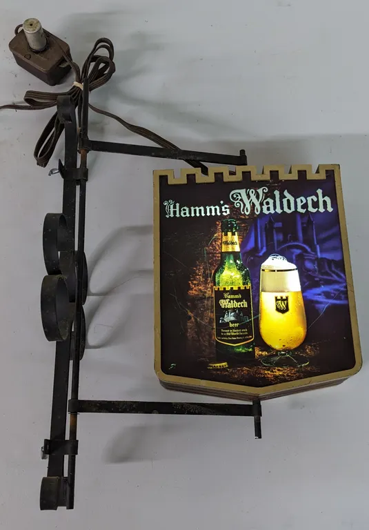 HAMMS BEER WALDECH LIGHT SIGN & BRACKET