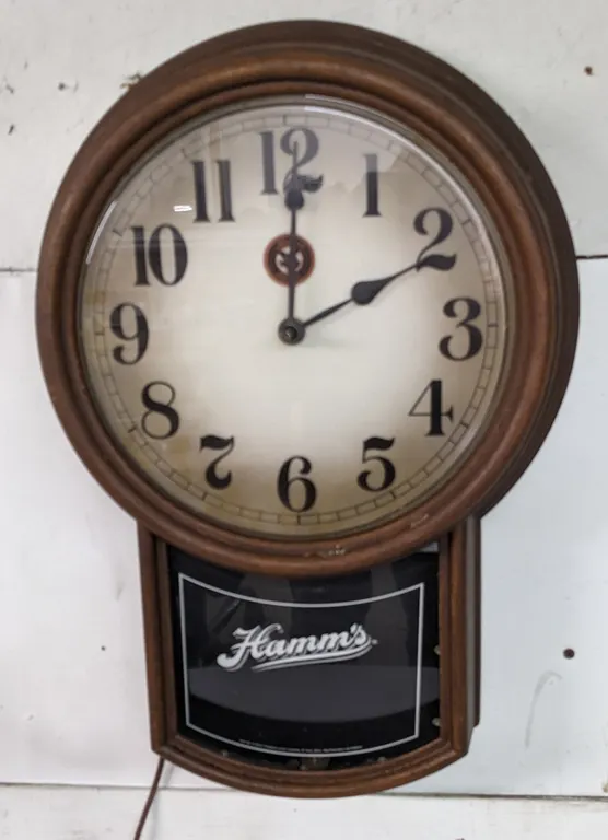 HAMMS BEER LIGHTED CLOCK SIGN