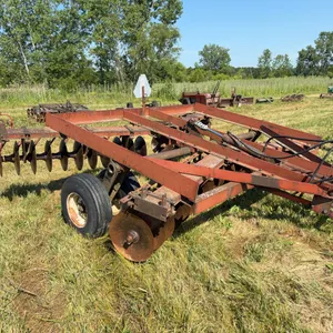 International 480 Disk - 13’ w/ Hydraulic Lift