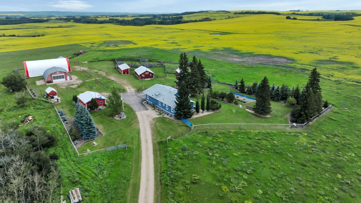 43.24 Acre Acreage 1 Mile East of Elnora, AB
