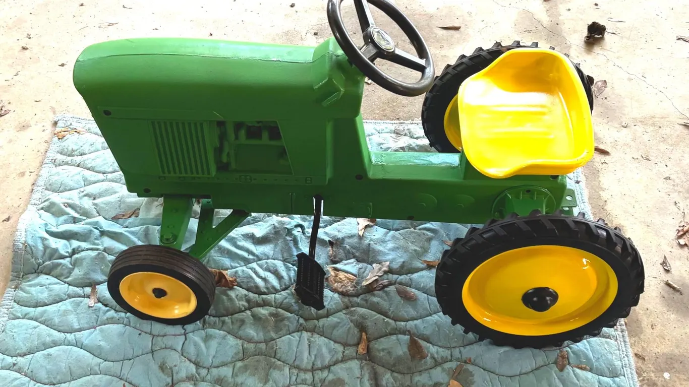 1950's CAST ALUMINUM JOHN DEERE TOY