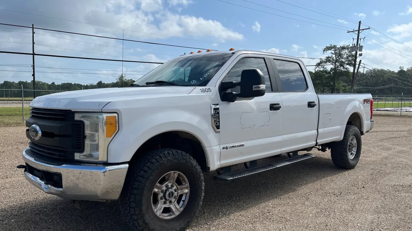 2017 FORD F-250 PICKUP TRUCK