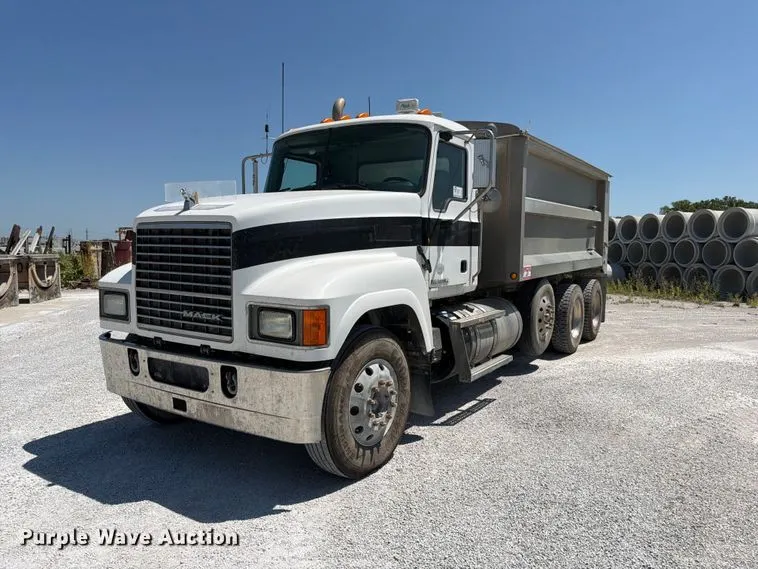 2012 Mack Pinnacle CHU613 dump truck