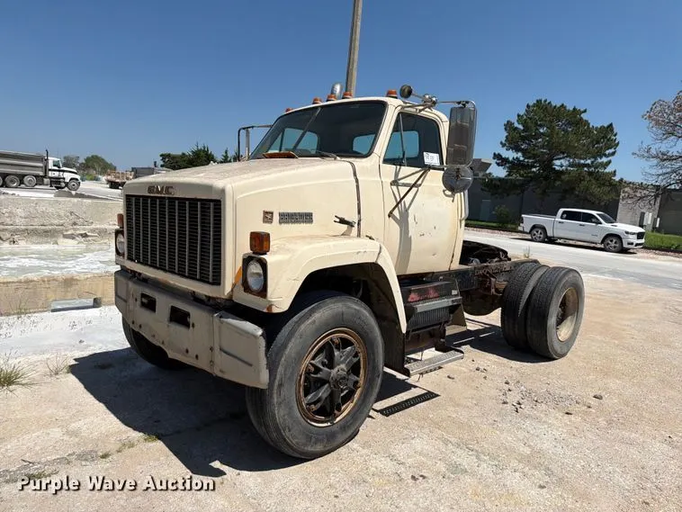 1985 GMC Brigadeir semi truck