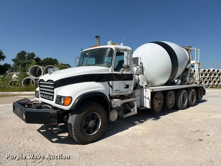 2004 Mack Granite CV713 ready mix truck