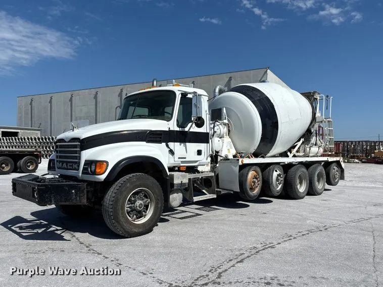 2004 Mack Granite CV713 ready mix truck
