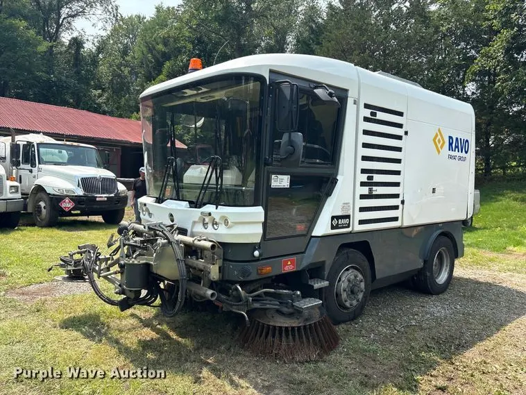 2014 Ravo 5 Series 540 street sweeper truck