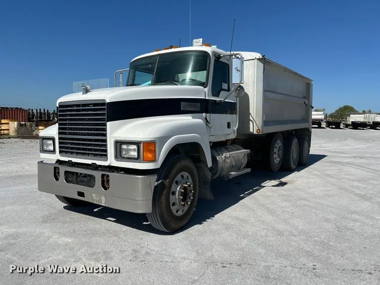 2009 Mack Pinnacle CHU613 dump truck