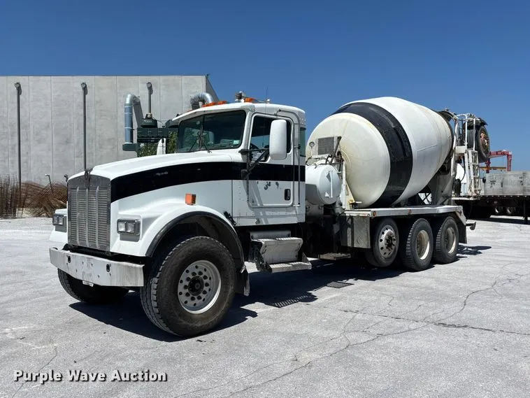 2003 Kenworth W900 ready mix truck