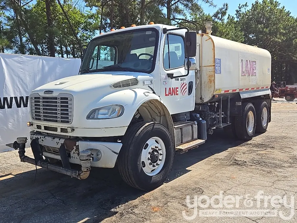 2013 Freightliner M2-106