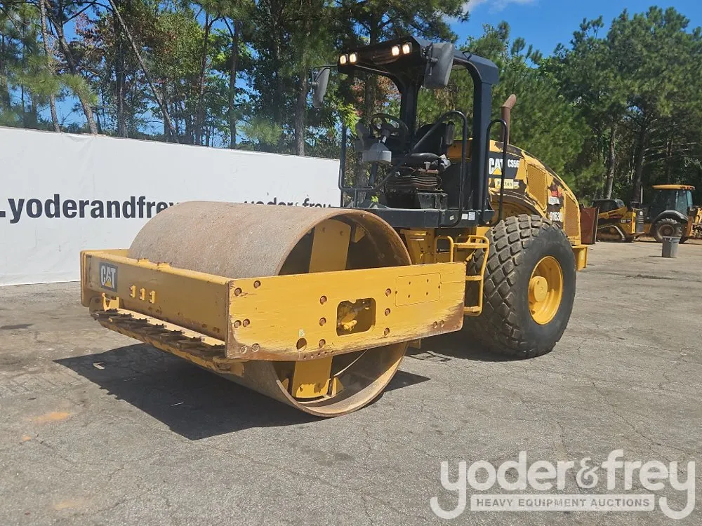 2015 CAT CS56B