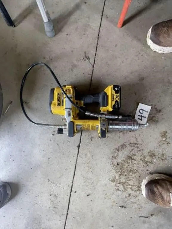 DeWalt Battery Op Grease Gun 20V w/Battery