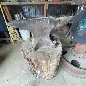 Peter Wright Anvil on Stump 75lb