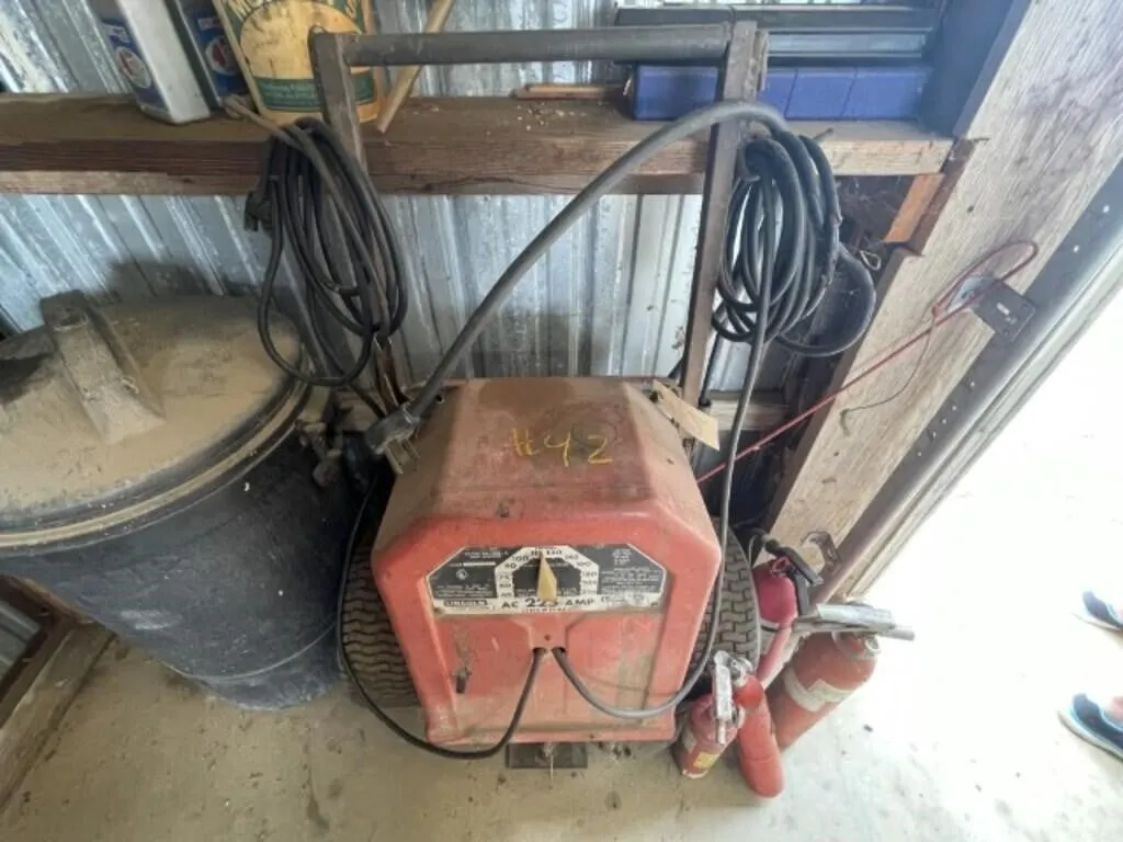 Lincoln AC 225 Lincwelder w/Stand