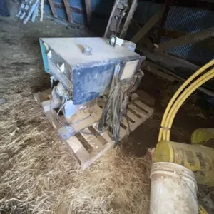 Lincoln 225 Welder w/Leads - working cond unk