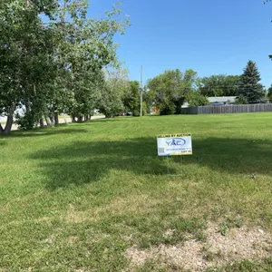 439 Saskatchewan Street West