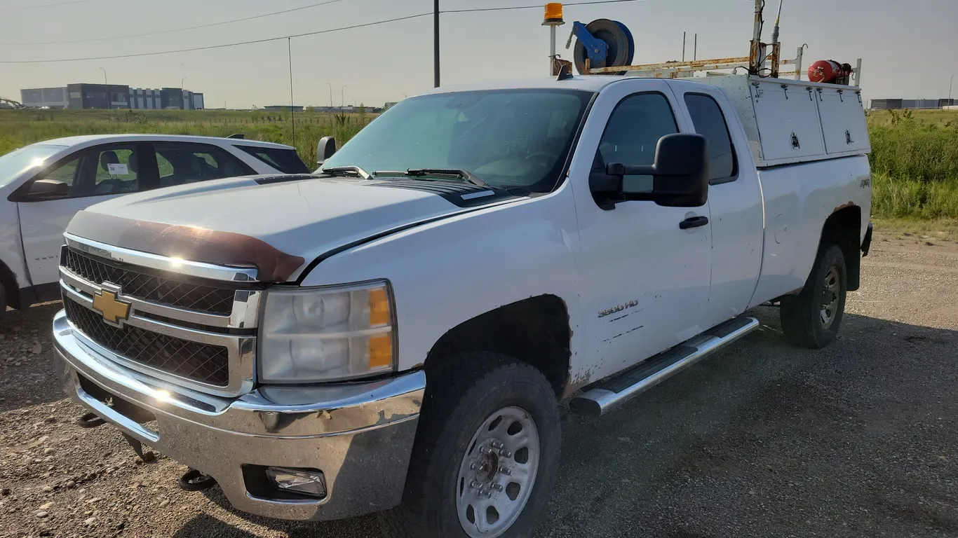 Non-Operable 2013 Chevrolet Silverado 3500HD LT S/A Service Truck