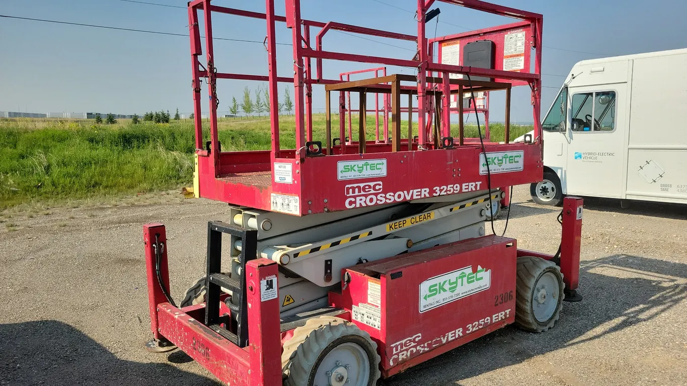 Non-Operable 2015 MEC 3259 ERT 500 LBS Scissor Lift