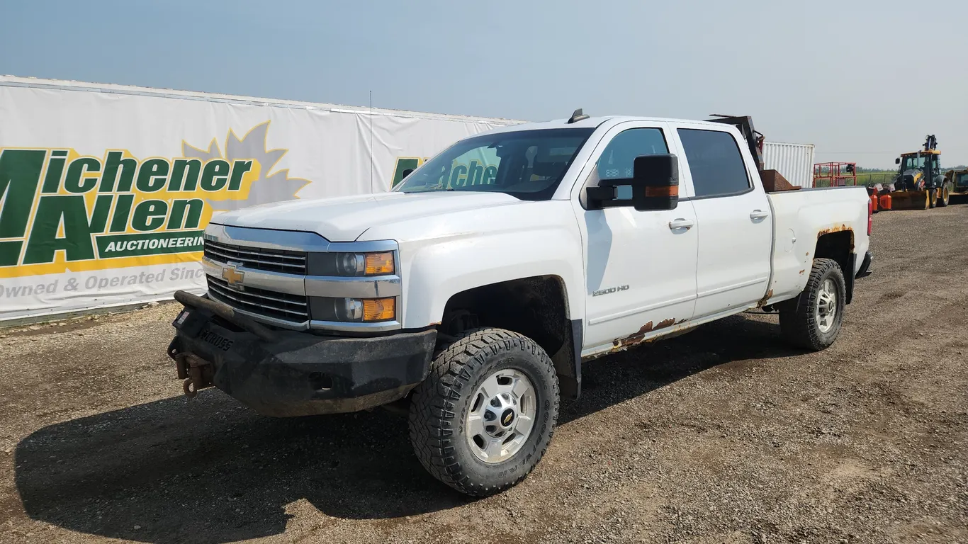 2015 Chevrolet Silverado 2500HD LT 4dr Crew Cab 4x4