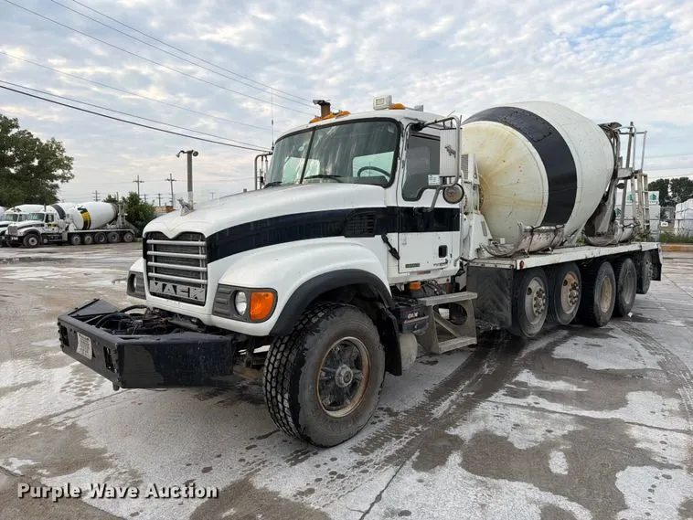 2003 Mack Granite CV713 ready mix truck