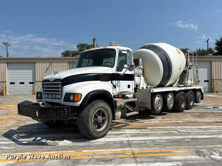 2004 Mack Granite CV713 ready mix truck