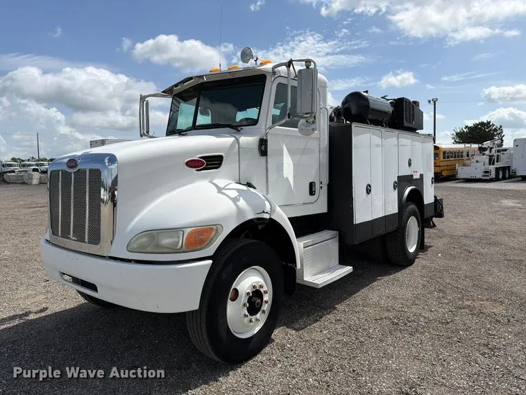 2006 Peterbilt 335 utility / service truck