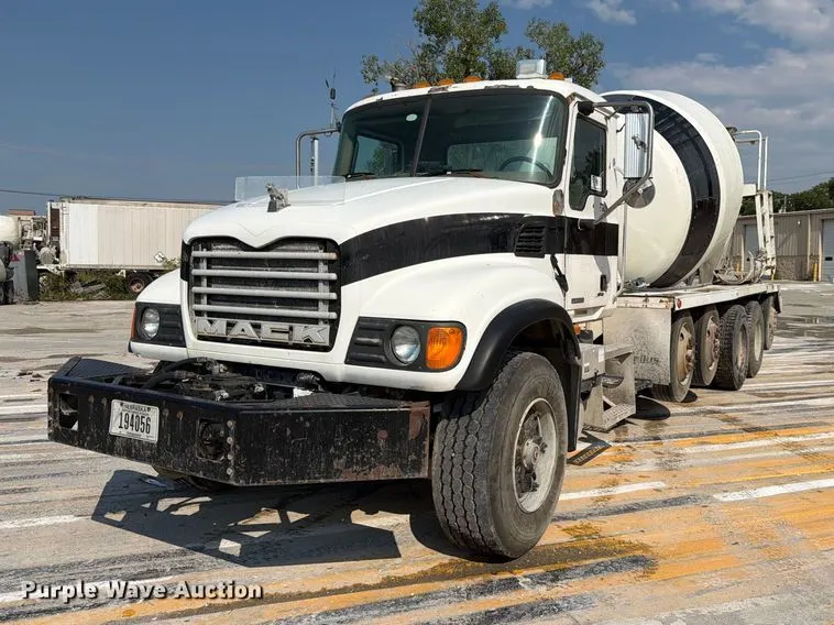2004 Mack Granite CV713 ready mix truck