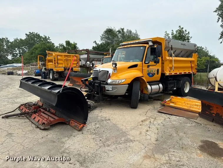 2002 International 4400 dump truck