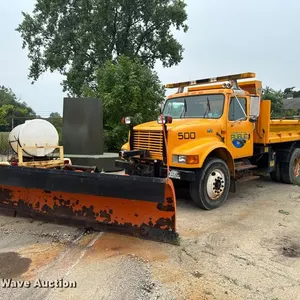 2002 International 4900 dump truck
