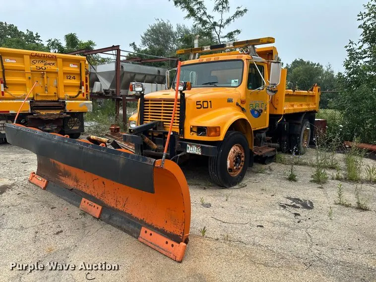 2002 International 4900 dump truck