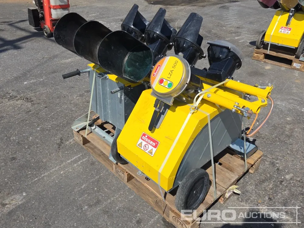 Niesen LED Traffic Lights c/w Battery