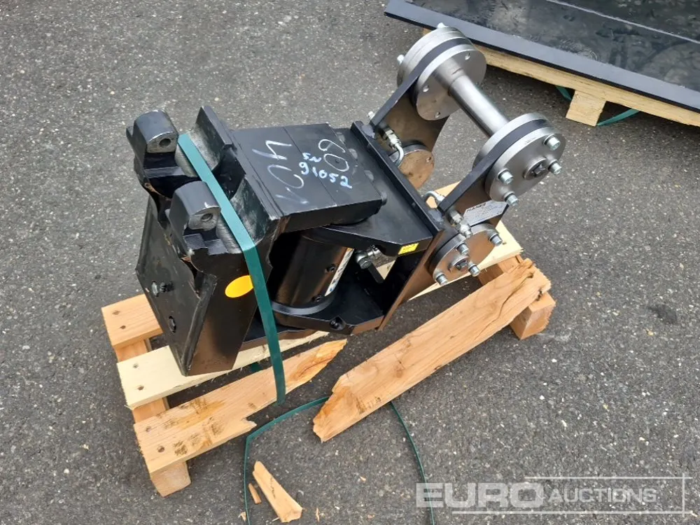 Unused HTM2.4 Tilt Hitch with MS03 Quick Coupler 40mm PIN
