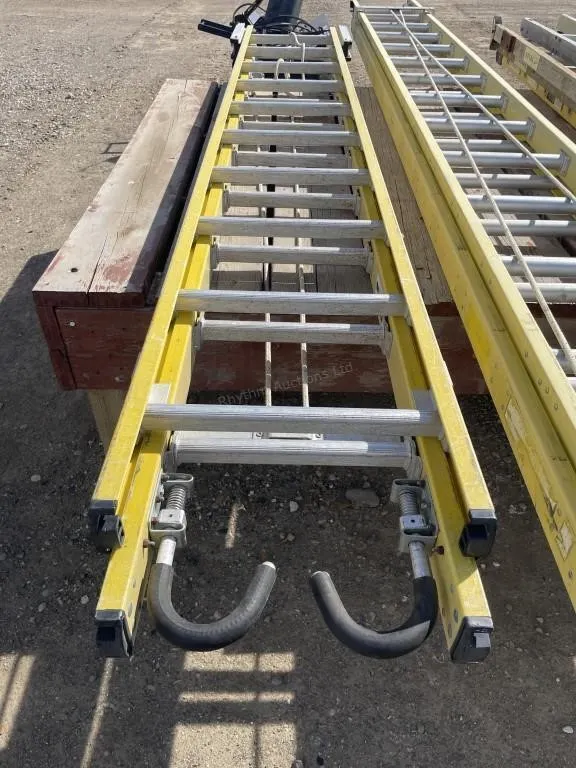 One Featherlite Extension Ladder - 20 Ft