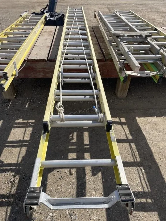 One Featherlite 375 Extension Ladder