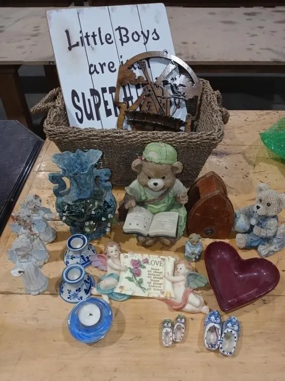 Basket with assorted Ceramic Bears, Angel's,