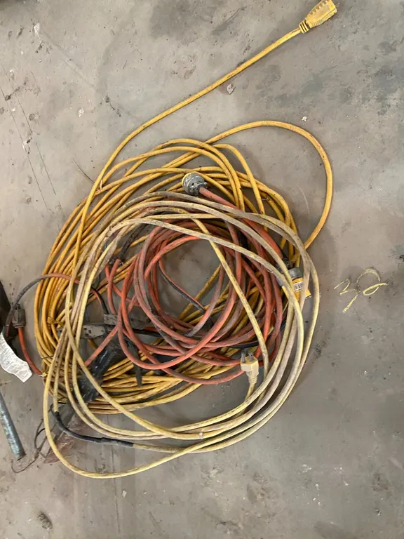 EXTENSION CORD/TROUBLE LIGHT