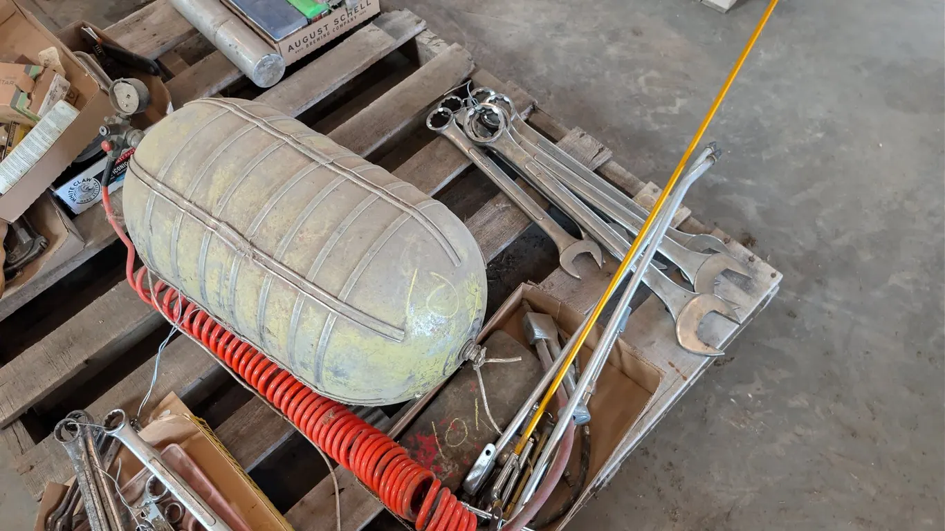 AIR TANK/TOOLS