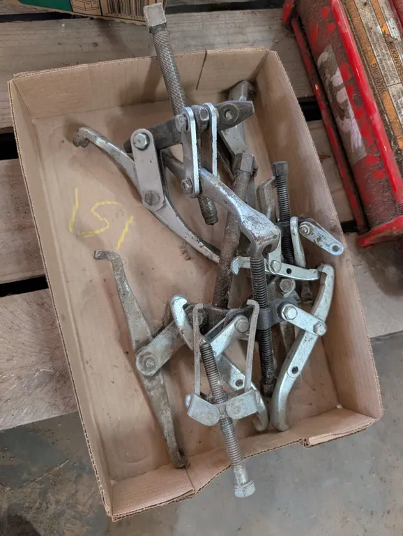 GEAR PULLERS