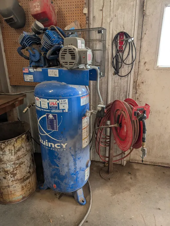 AIR COMPRESSOR