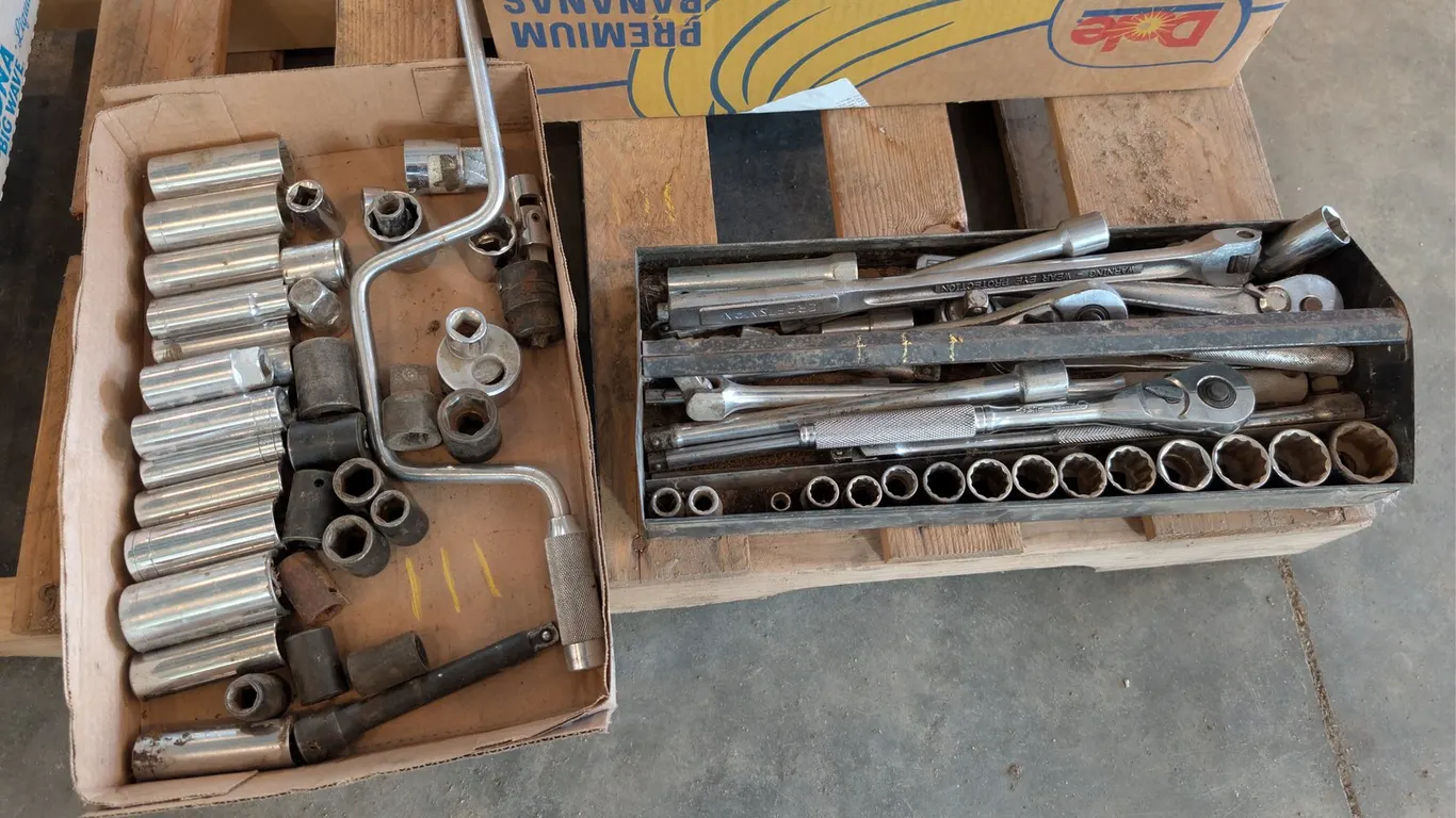 SOCKET WRENCHES/SOCKETS