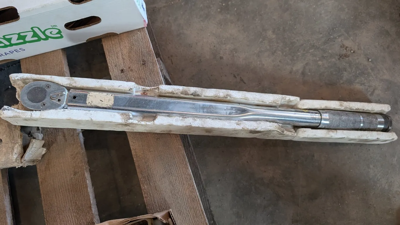 TORQUE WRENCH