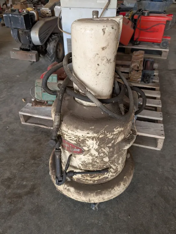 GREASE GUN