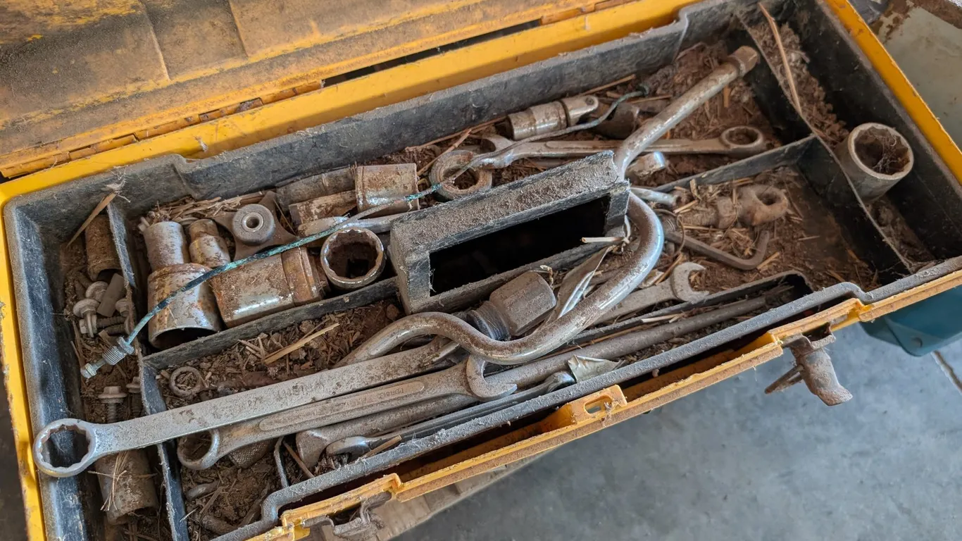 TOOL BOX/TOOLS