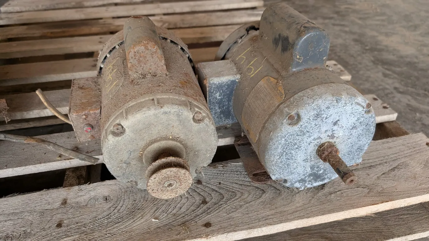 MOTORS
