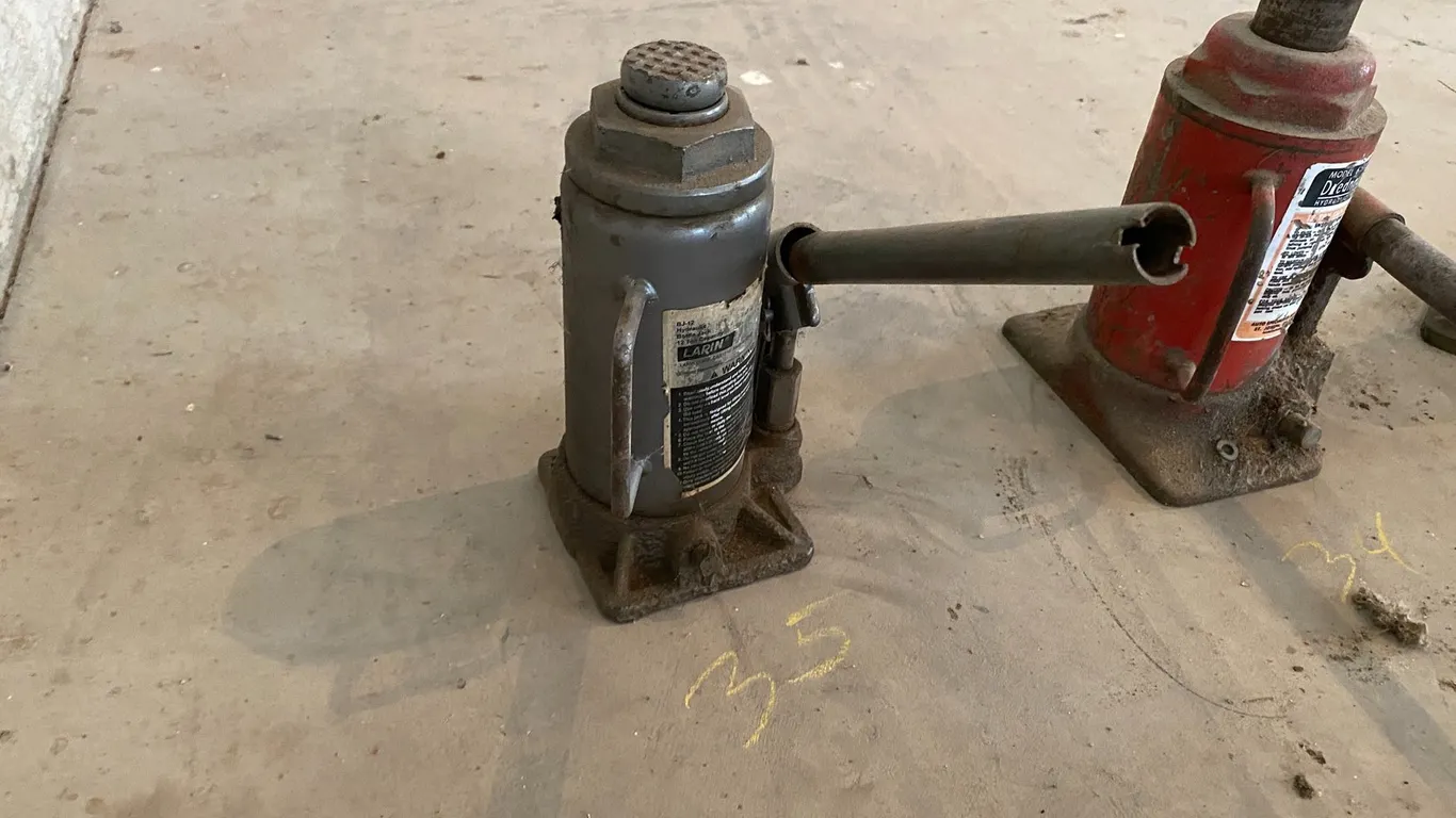 BOTTLE JACK