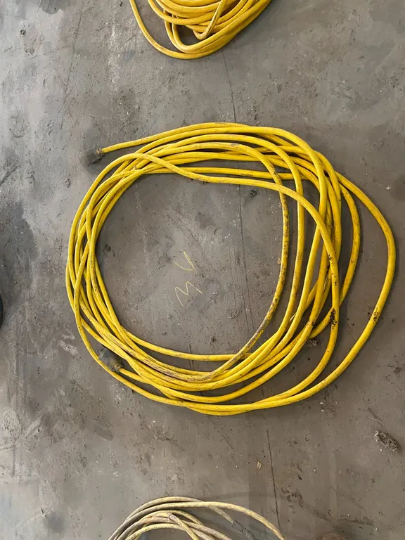 EXTENSION CORD